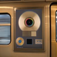 Foto von goldenen Schallplatten