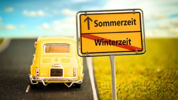 Symboldbild Sommerzeit Winterzeit