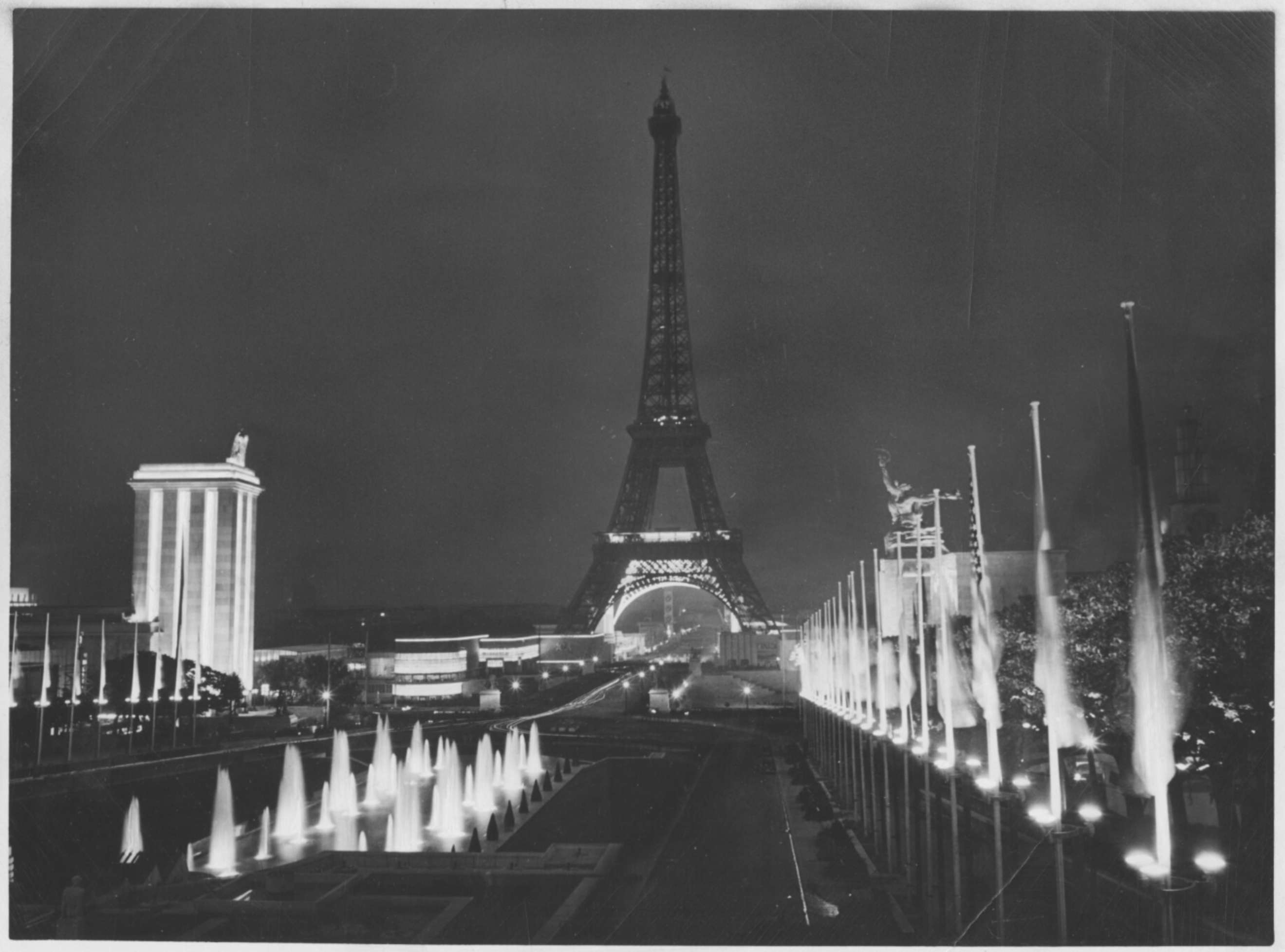 Ansicht des Eiffelturms und des Champs de Mars