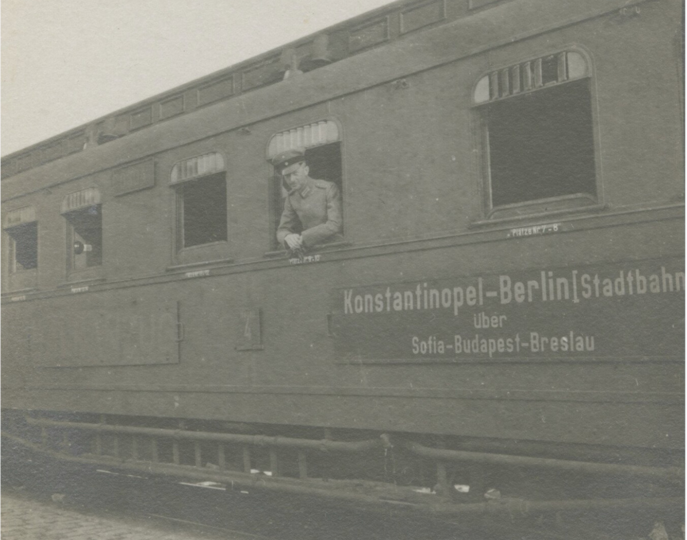 Deutscher Offizier im Zug  1918
