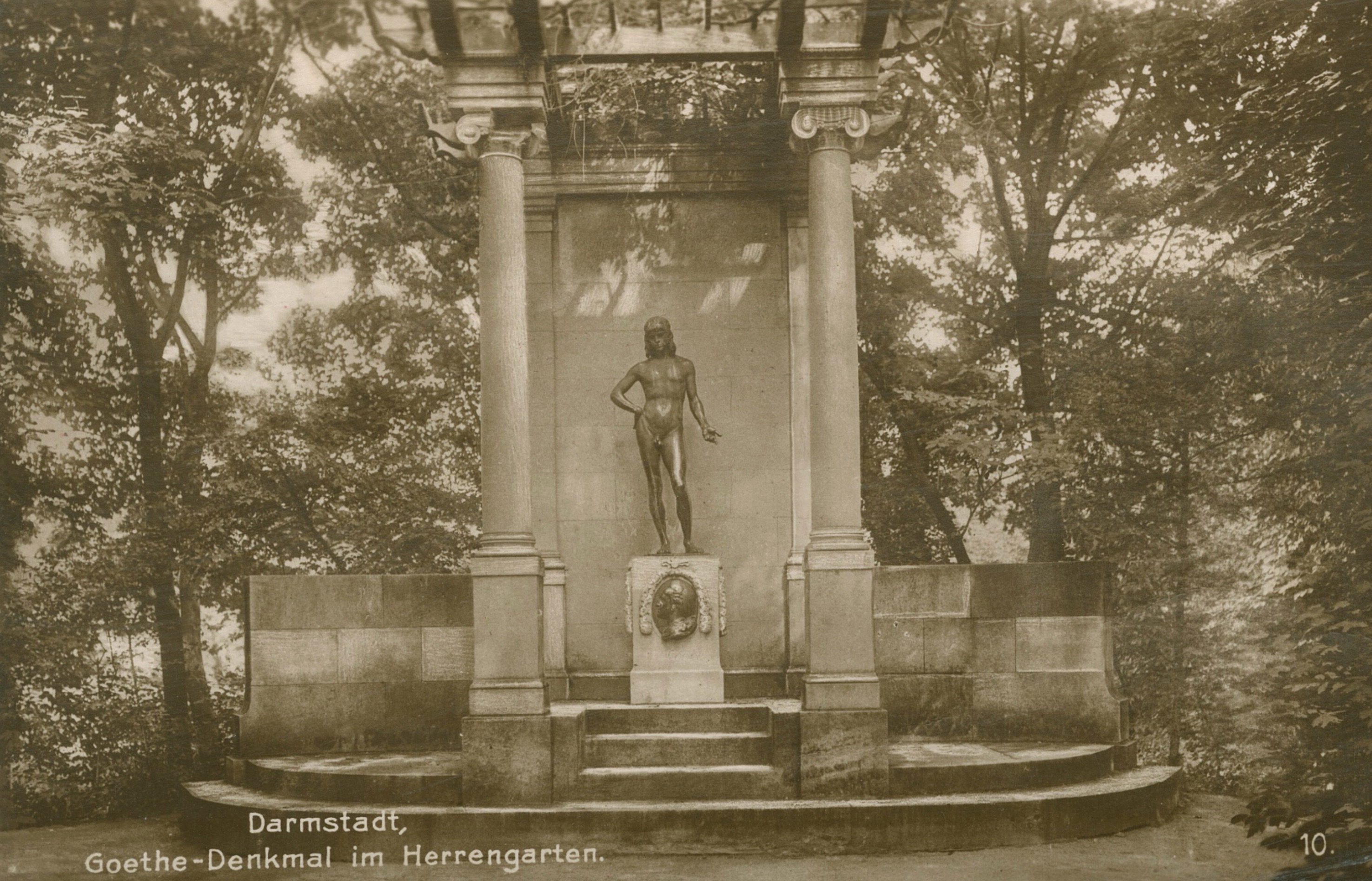 Foto des Goethe Denkmals in Darmstadt