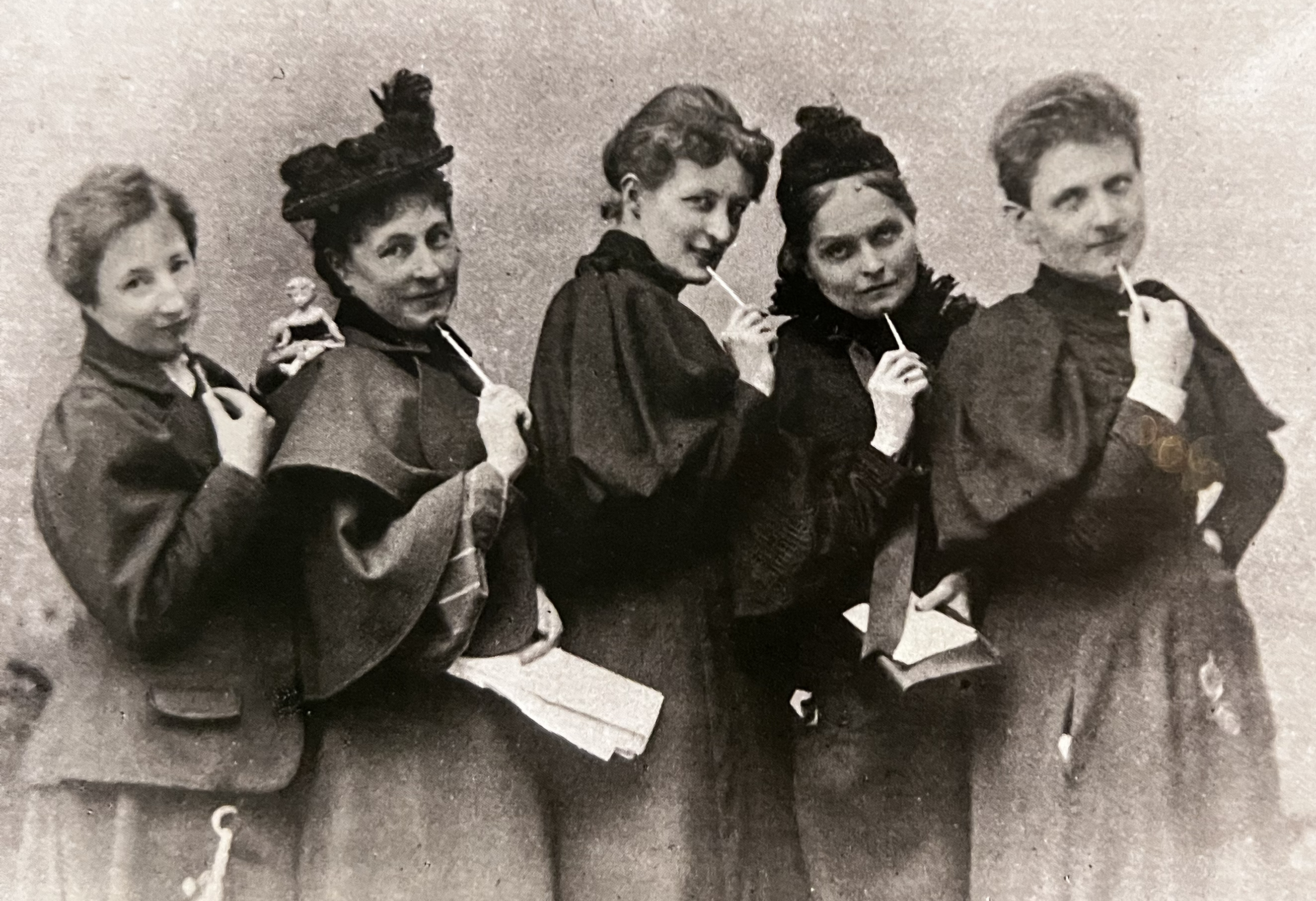 Anita Augspurg (links) mit Kolleginnen vom Atelier Elivra &copy; Stadtmuseum M&uuml;nchen