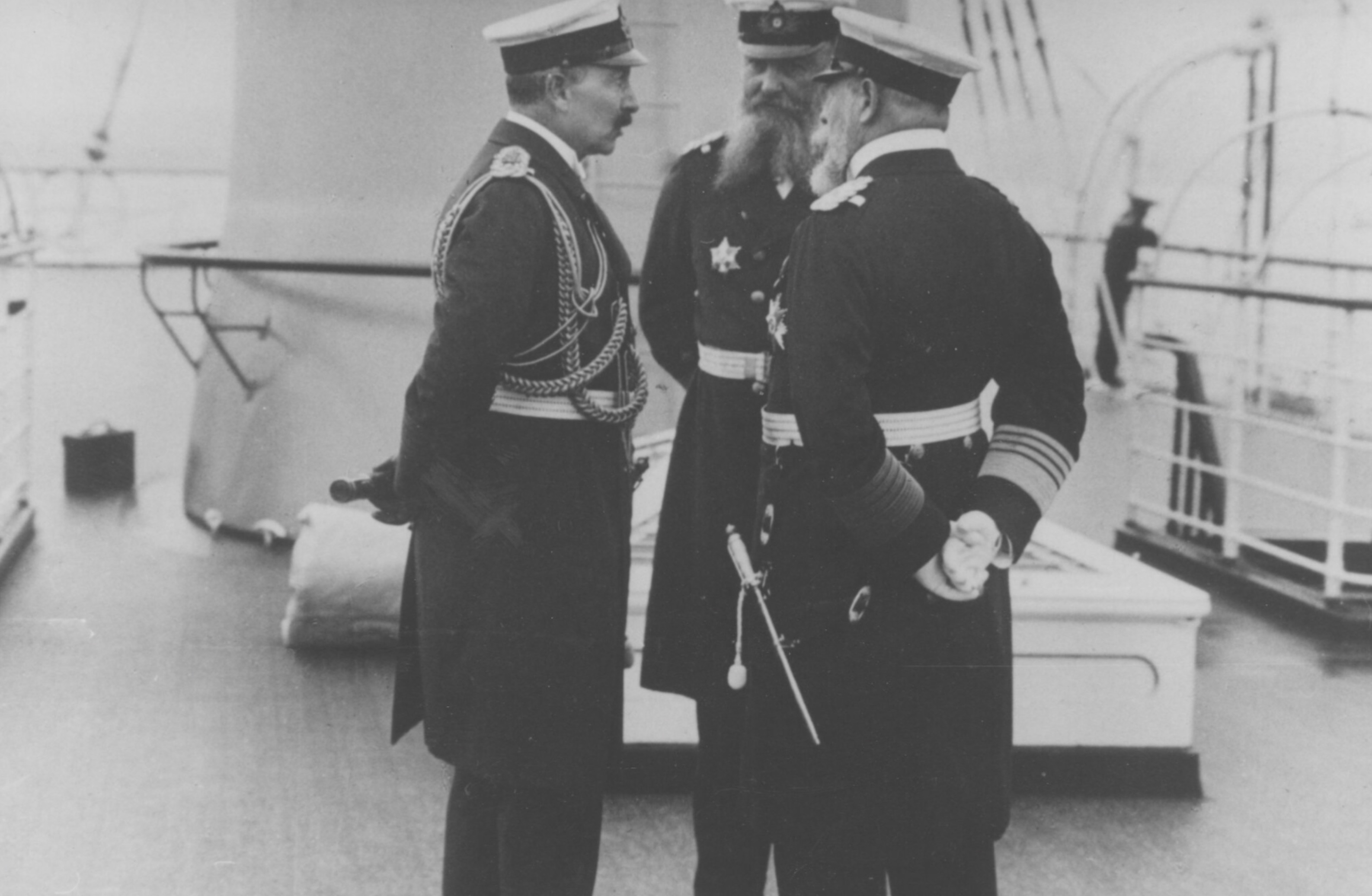 Kaiser Wilhelm II. und zwei seiner Generäle