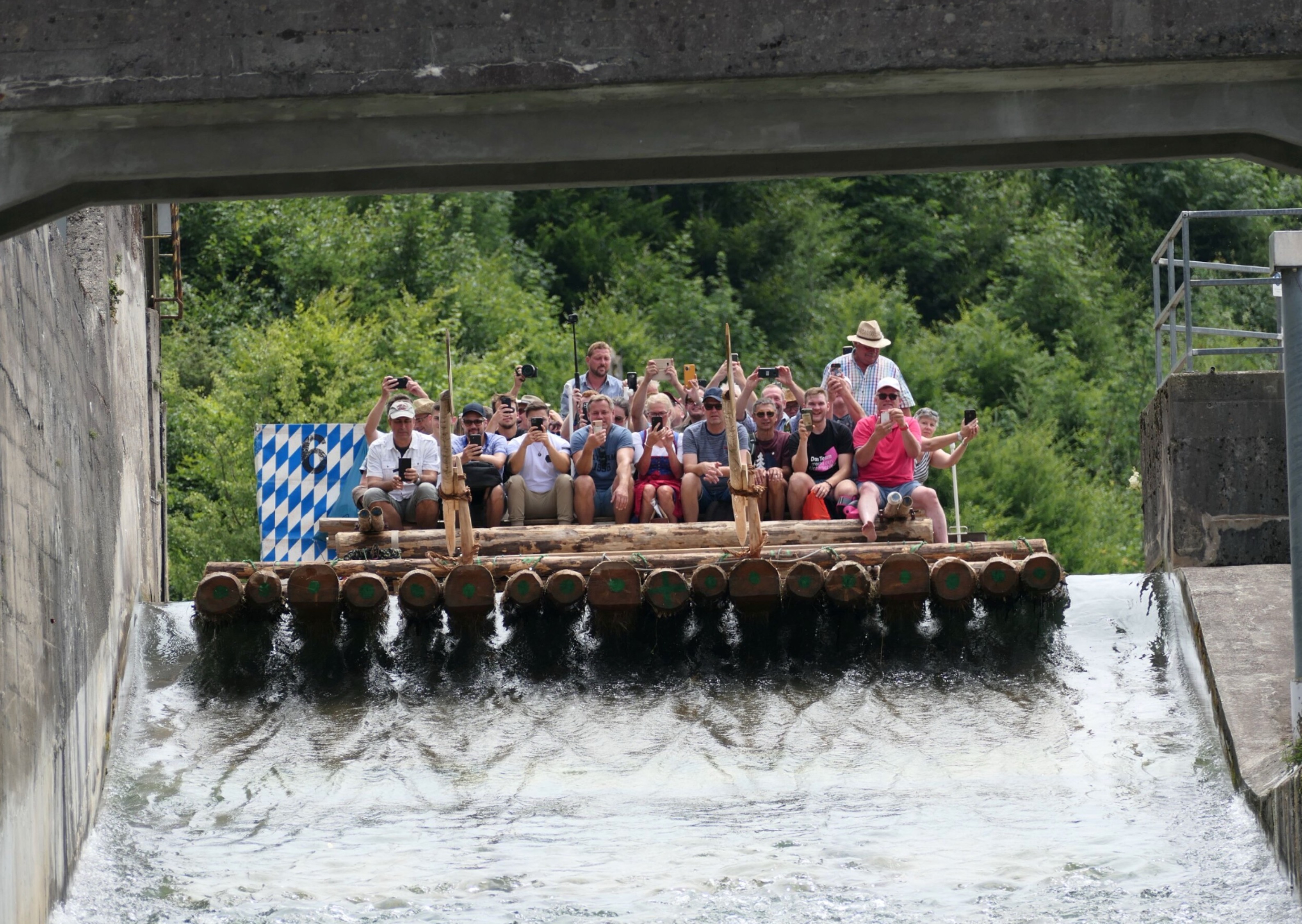 Floßrutsche am Wehr in Mühltal 2002