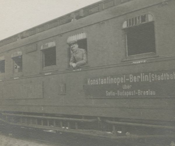 Deutscher Offizier im Zug  1918