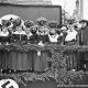 Trachtengruppe unterm Hakenkreuz
