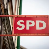 SPD Schild an einer Hauswand