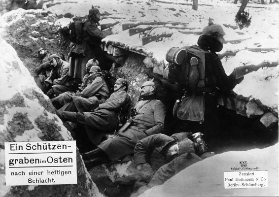 Soldaten im Schützengraben © Alfred Kühlewindt/Bayerische Staatsbibliothek