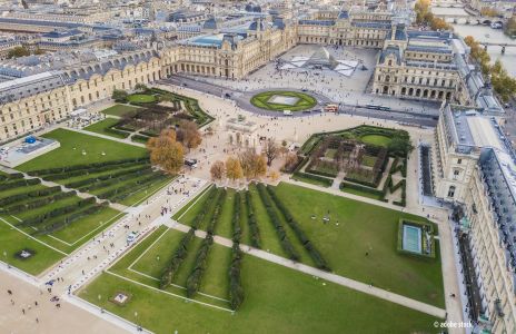 Luftaufnahme vom Louvre