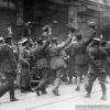 Straßendemo in der Weimarer Republik  © Bayerische Staatsbibliothek