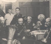 SS-Mitglieder beim Musizieren