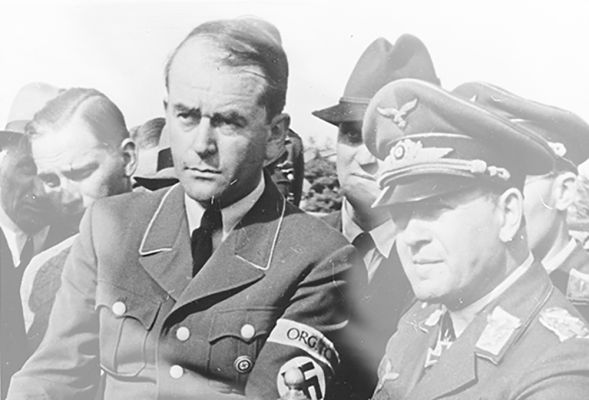 Foto von Albert Speer mit Hakenkreuzarmbinde ©Stern Fotoarchiv