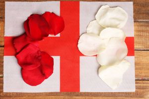 Englische Flagge mit roten und weißen Rosen