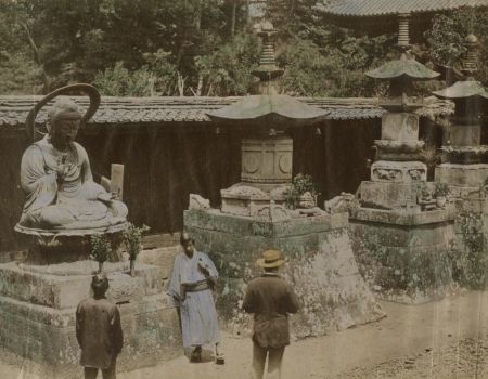 Statuen in Kobe um 1900