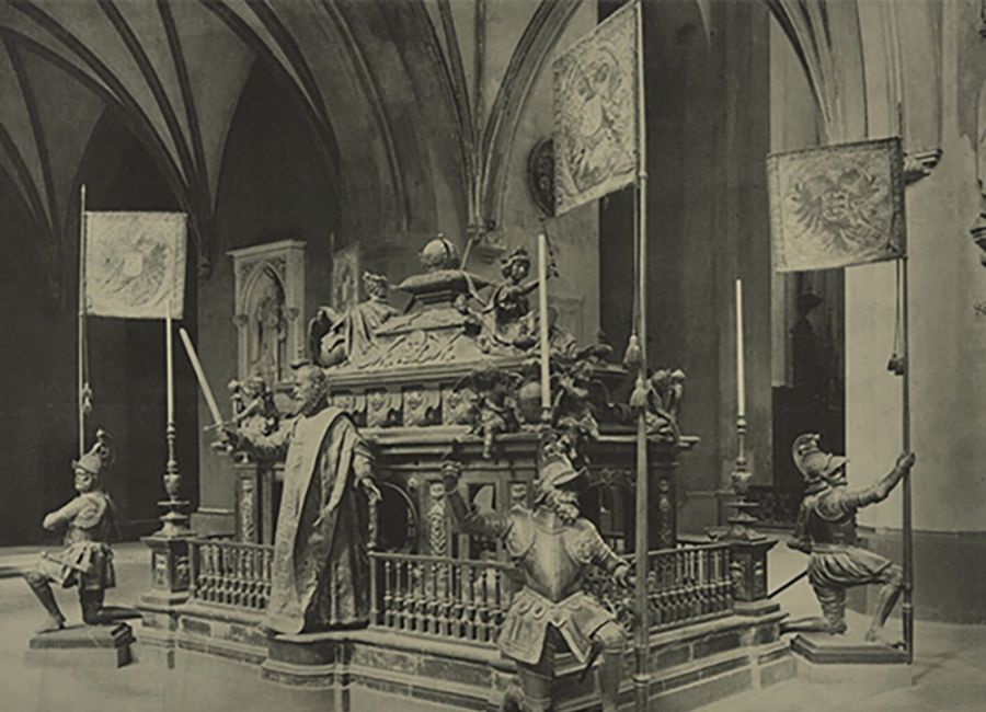 Grabmal von Kaiser Ludwig dem Bayern in der Frauenkirche München ©Bildersammlung des Historischen Vereins von Oberbayern