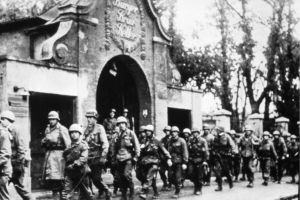 US-Truppen vor dem Münchner Bürgerbräukeller © Bayerische Staatsbibliothek