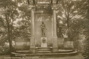 Foto des Goethe Denkmals in Darmstadt