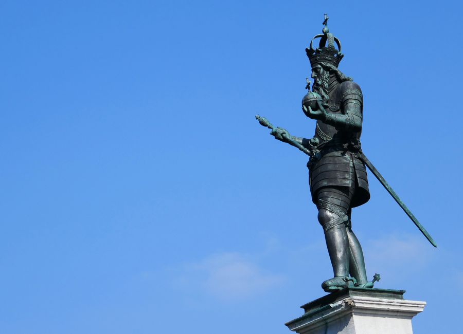 Statue von Karl dem Großen in Aachen © Adobe Stock