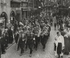 SA-Soldaten ziehen durch Nürnberg