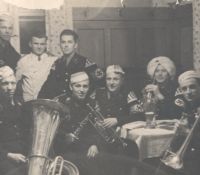 SS-Mitglieder beim Musizieren