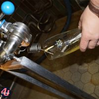 Bierprobe wird abgefüllt