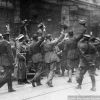 Straßendemo in der Weimarer Republik  © Bayerische Staatsbibliothek