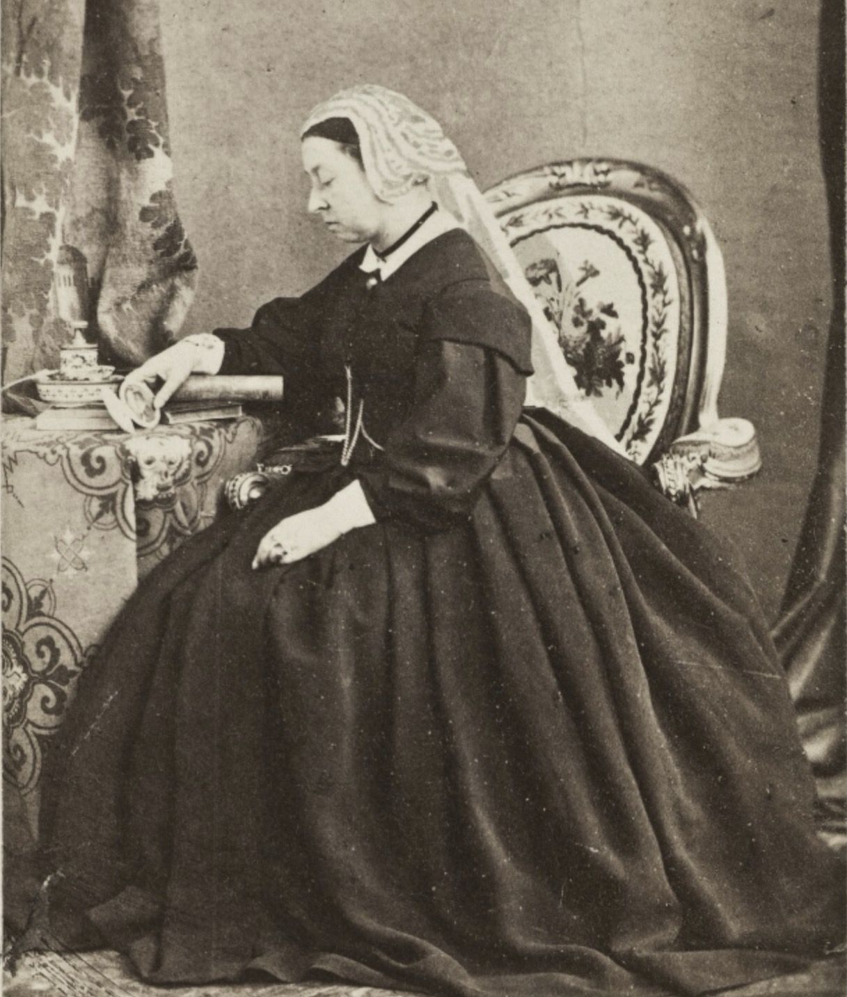 Victoria im Witwengewand