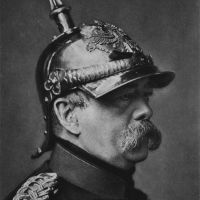 Otto von Bismarck mit Pickelhaube