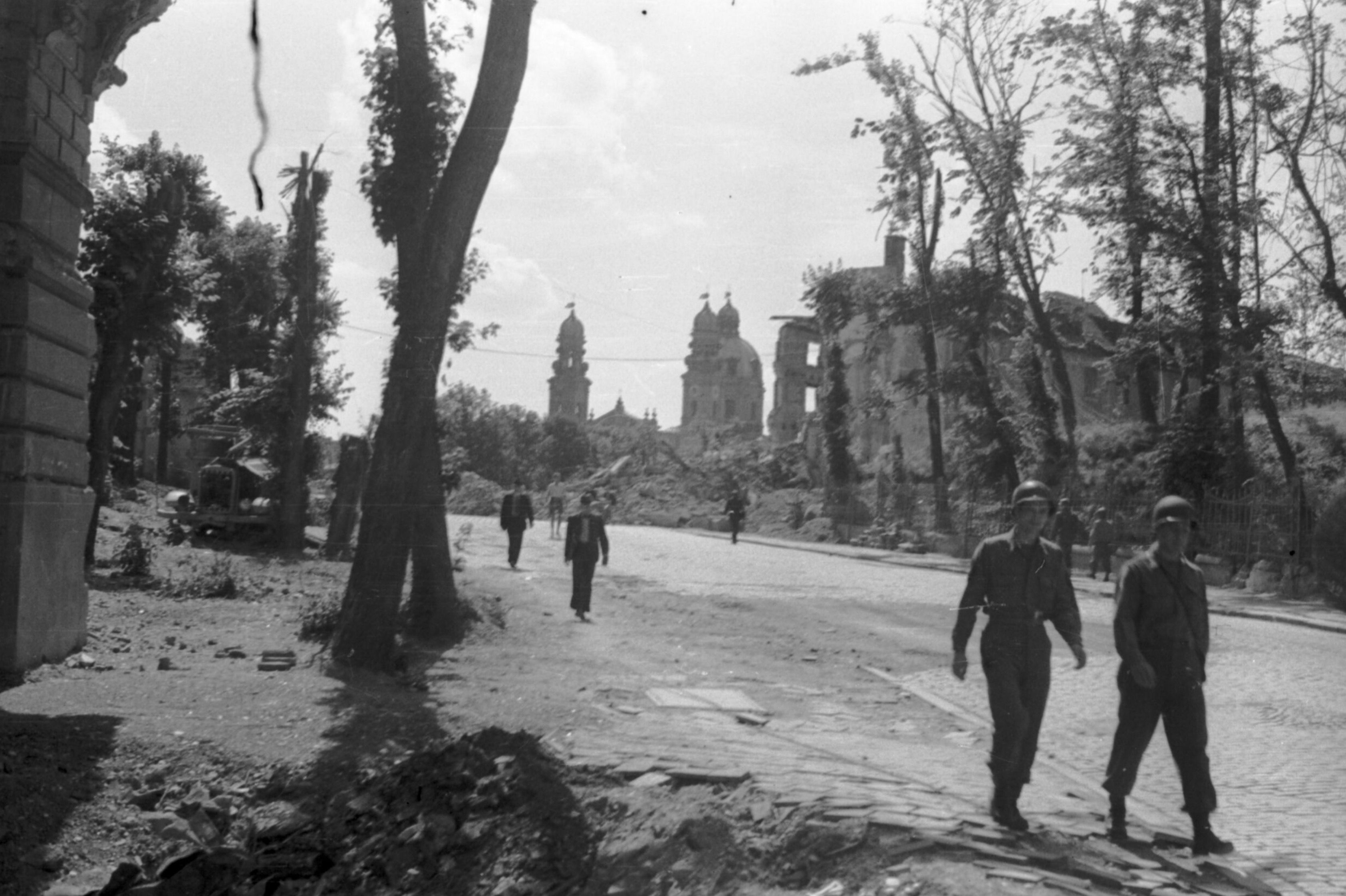 München Königinstraße 1945