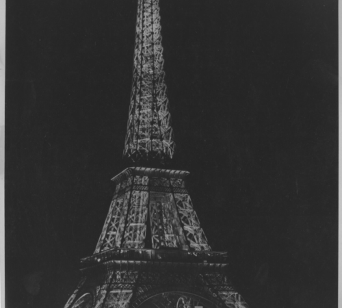 Nachtaufnahme des Pariser Eiffelturms