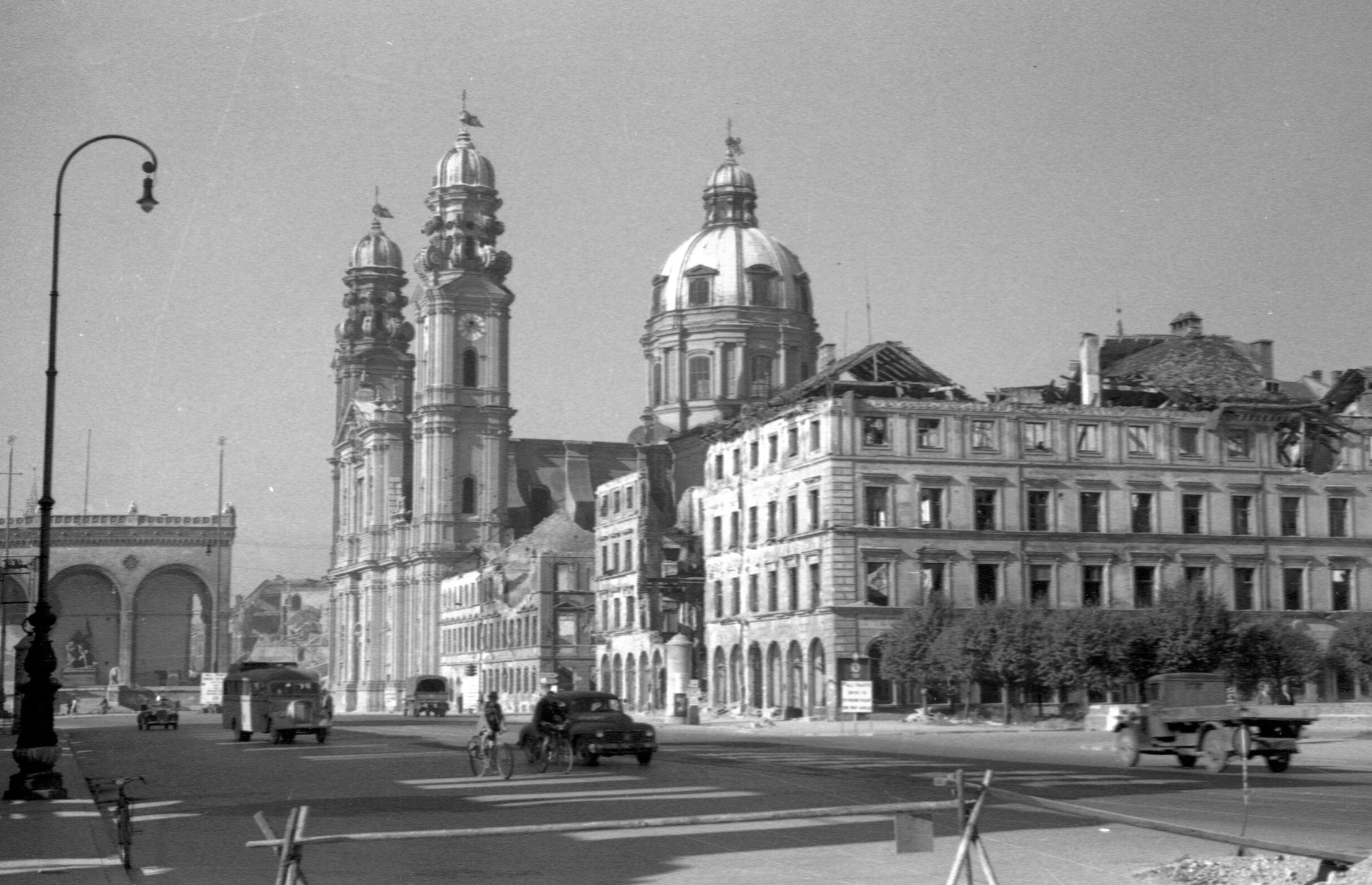 Odeonsplatz München um 1950