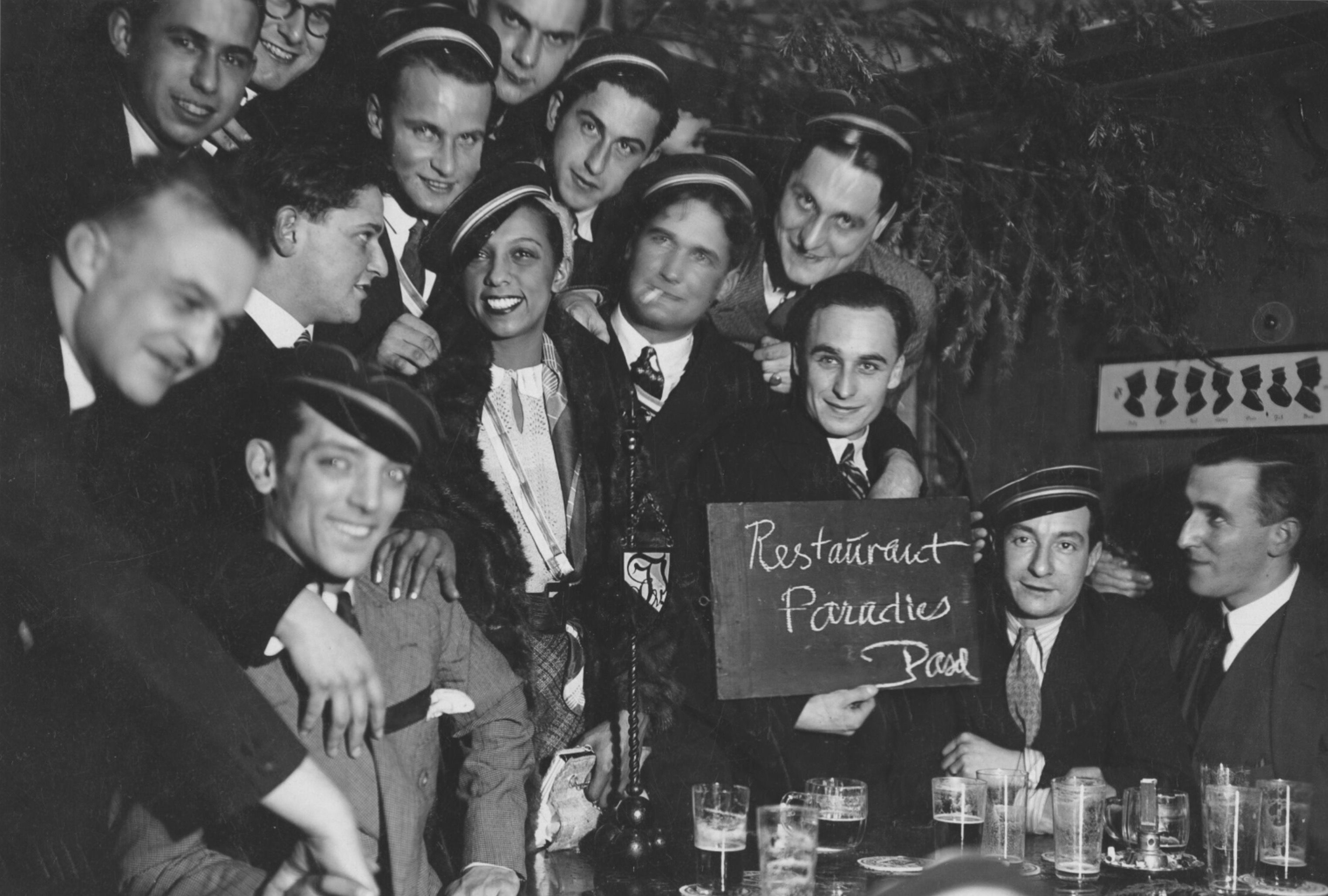 Josephine Baker mit Studenten © Bayerische Staatsbibliothek