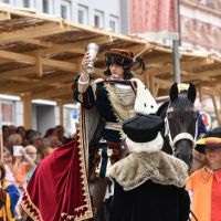 Kaiser Maximilian I. zieht auf einem Pferd ein