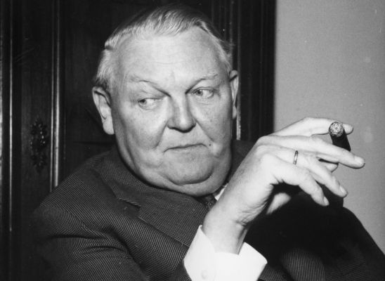 Foto von Ludwig Erhard, mit Zigarre in der Hand © Bildarchiv der Bayerischen Staatsbibliothek/ Felicitas Timpe