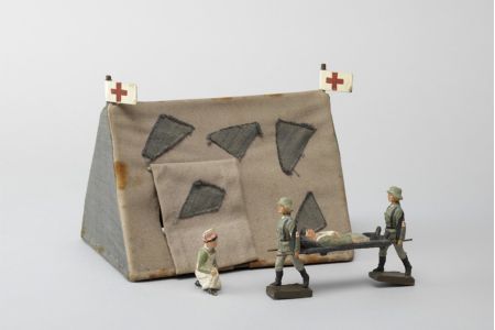 Lazarettzelt mit Figuren als Militärspielzeug